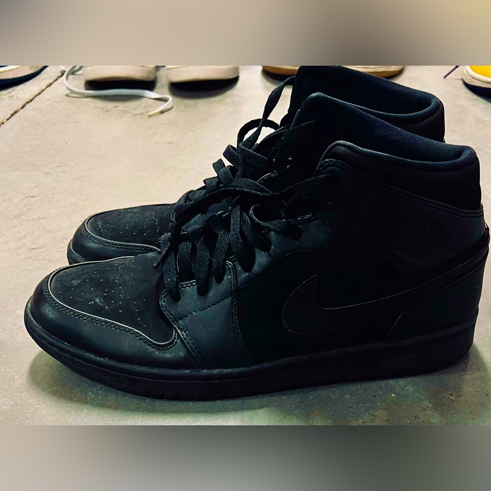 2020 Air Jordan 1 Mid 'Triple Black Suede'
